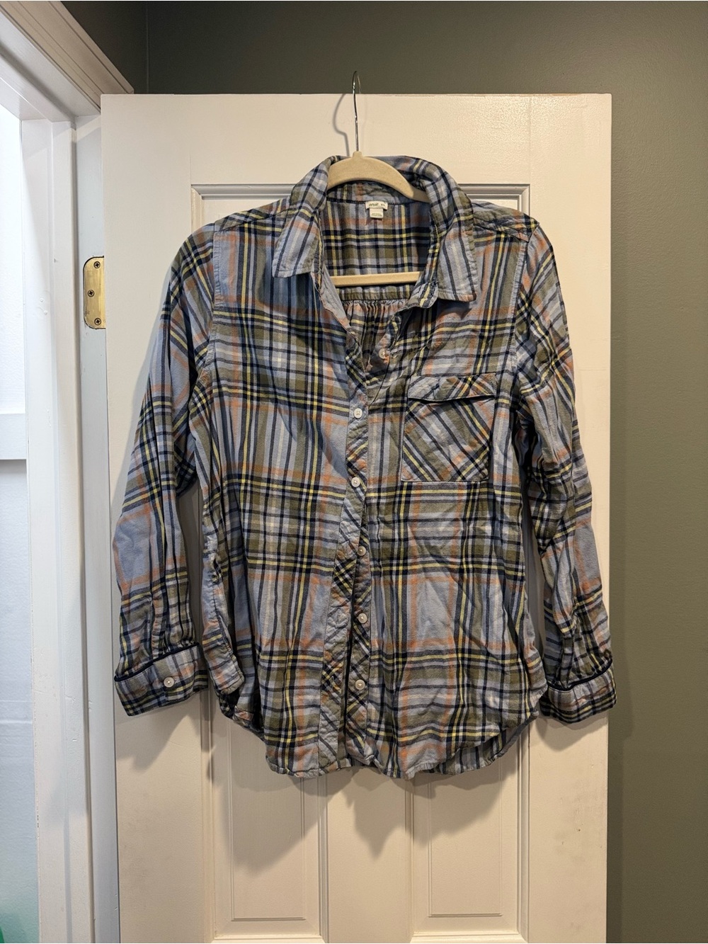 Aerie women’s Light Blue Plaid Button-Up Shirt size medium